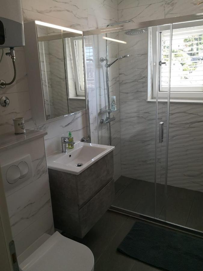 Two Bedroom Apartment With A Sea View & A Balcony 杜布罗夫尼克 外观 照片